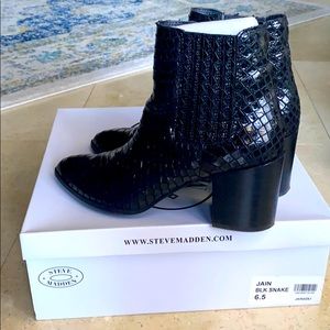 Steve Madden Jain Snake booties 6.5